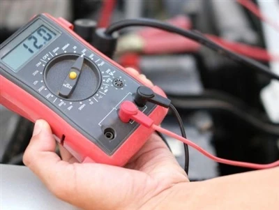 Elektron velikli batareya kuchlanishini tushunish: boshlang'ichdan ilg'or